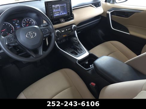 Used 2021 Toyota RAV4 LE FWD image 14