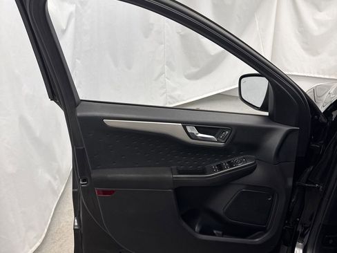 Used 2020 Ford Escape SE image 11