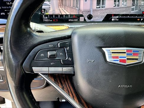 Used 2021 Cadillac Escalade Premium Luxury RWD image 24