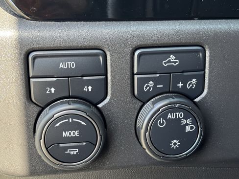 Used 2025 Chevrolet Silverado 1500 LT AWD/4WD image 31
