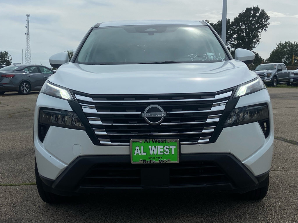 Used 2024 Nissan Rogue SV AWD/4WD image 8