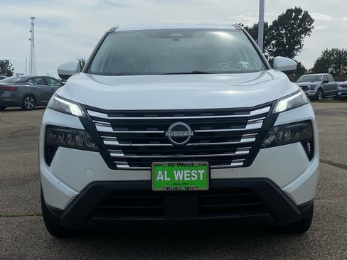 Used 2024 Nissan Rogue SV AWD/4WD image 8