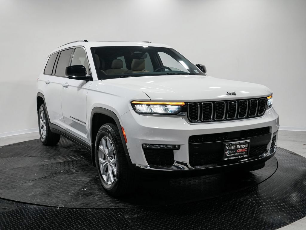 Used 2023 Jeep Grand Cherokee L Limited w/ Luxury Tech Group II AWD/4WD image 3