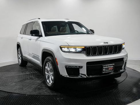 Used 2023 Jeep Grand Cherokee L Limited w/ Luxury Tech Group II AWD/4WD image 3