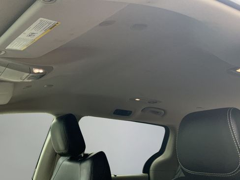 Used 2023 Chrysler Pacifica Touring-L FWD image 18