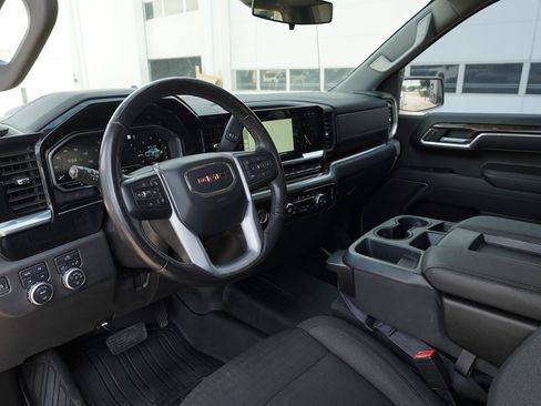 Used 2022 GMC Sierra 1500 Elevation w/ LPO, Elevation Black Package AWD/4WD image 17