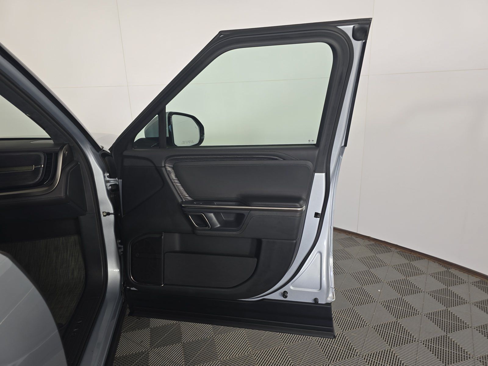 Used 2023 Rivian R1S Adventure Quad AWD/4WD image 18