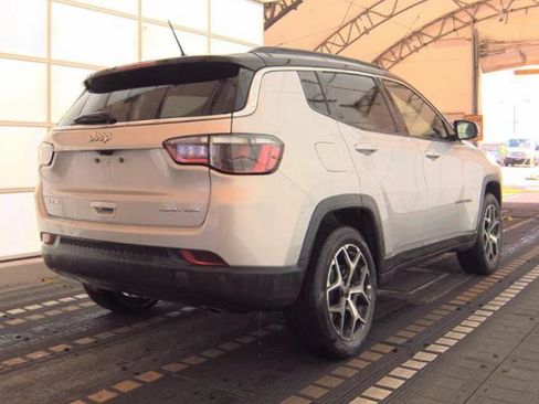 Used 2025 Jeep Compass Limited AWD/4WD image 4