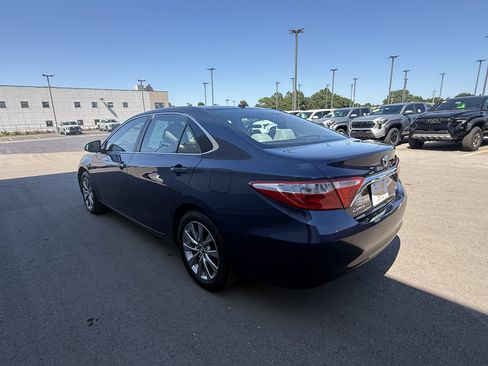 Used 2015 Toyota Camry XLE w/ Convenience Package FWD image 3