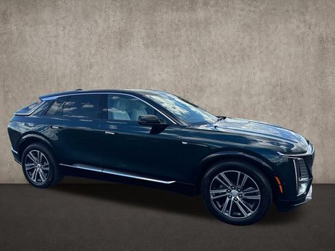 Used 2024 Cadillac Lyriq Luxury RWD image 3