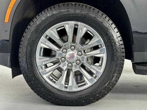 Used 2025 GMC Yukon XL Denali AWD/4WD image 37