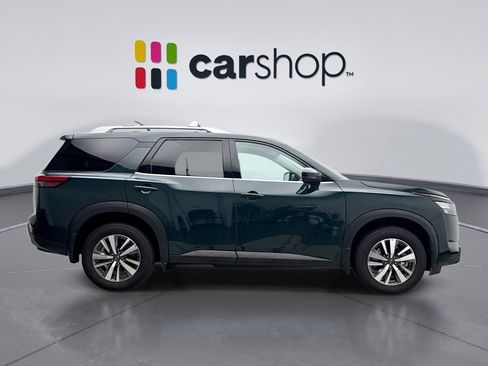 Used 2025 Nissan Pathfinder SL AWD/4WD image 6