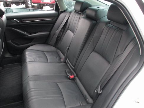 Used 2019 Honda Accord Touring image 18