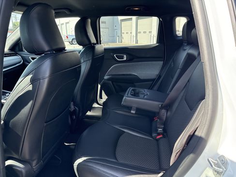 Used 2024 Jeep Compass Latitude image 33