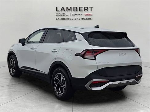 Used 2023 Kia Sportage LX image 3