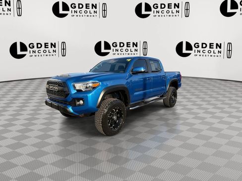 Used 2017 Toyota Tacoma TRD Off-Road AWD/4WD image 4