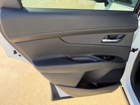 Used 2025 Nissan Murano SL image 14