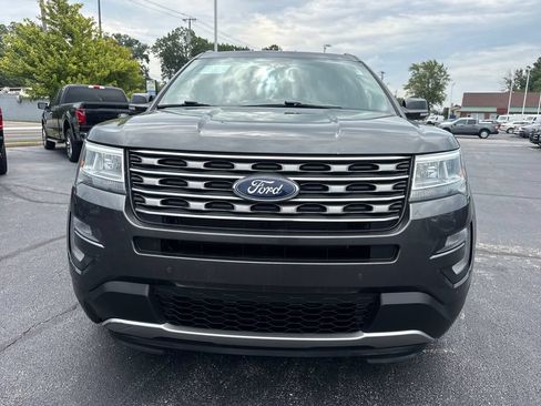 Used 2017 Ford Explorer XLT w/ Equipment Group 202A FWD image 3
