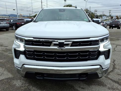 Used 2024 Chevrolet Silverado 1500 LT w/ Convenience Package II image 9