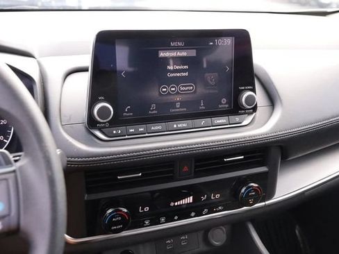 Used 2024 Nissan Rogue SV AWD/4WD image 16