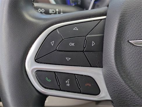 Used 2022 Chrysler Voyager LX image 21