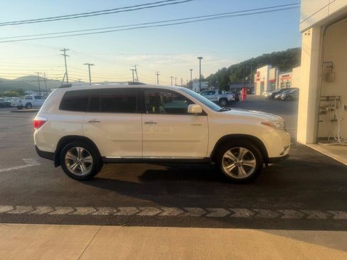 Used 2013 Toyota Highlander Limited AWD/4WD image 6