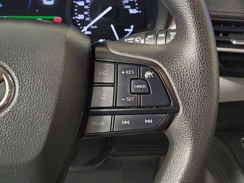 Used 2025 Toyota Sienna LE FWD image 24