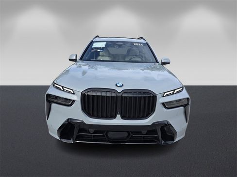 Certified 2024 BMW X7 xDrive40i w/ M Sport Package image 2