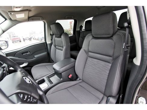 Certified 2024 Nissan Frontier SV image 27