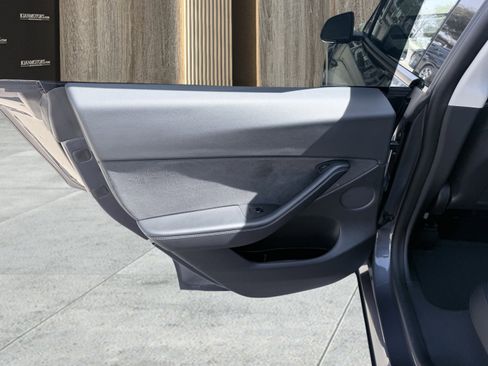 Used 2022 Tesla Model Y Performance image 25