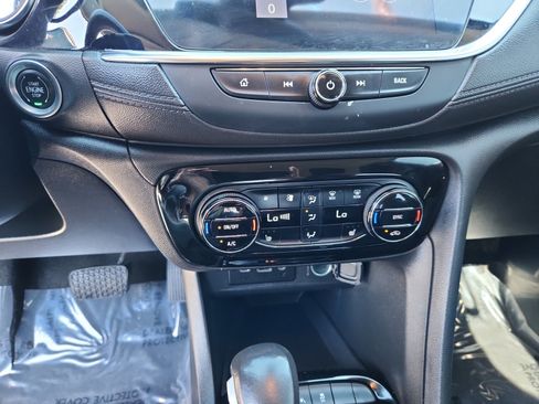 Used 2021 Buick Encore GX Essence image 12