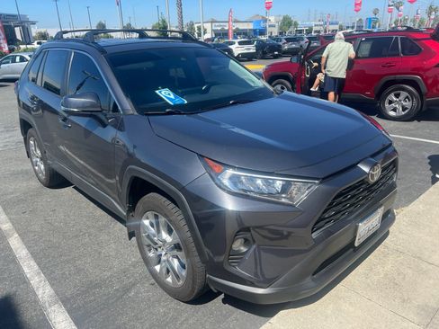Used 2020 Toyota RAV4 XLE Premium FWD image 2