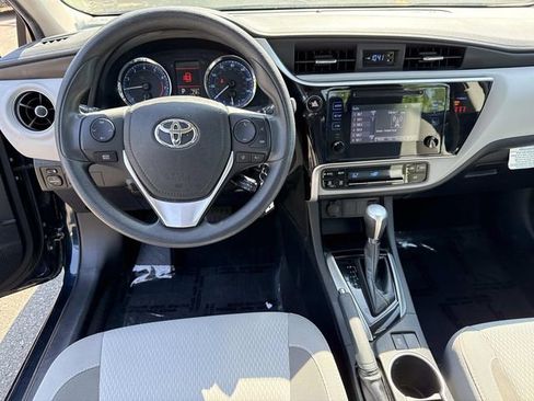 Used 2018 Toyota Corolla LE FWD image 17