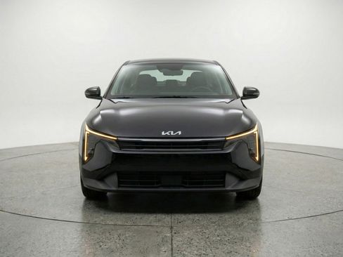 Used 2025 Kia K4 LXS image 2