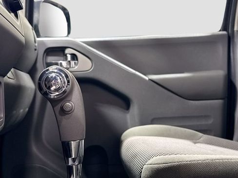 Used 2019 Nissan Frontier SV image 18