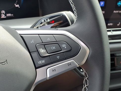 New 2025 Volkswagen Tiguan SE image 16