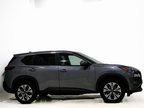Used 2023 Nissan Rogue SV image 4