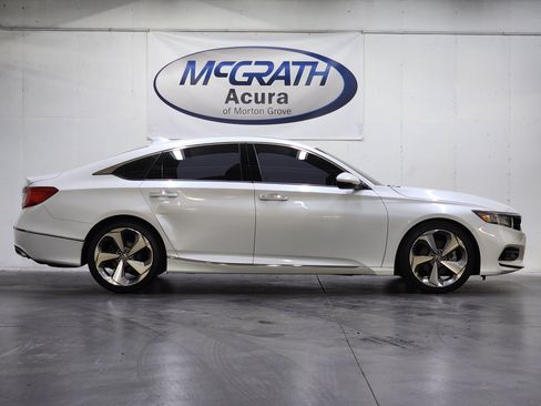 Used 2018 Honda Accord Touring image 3