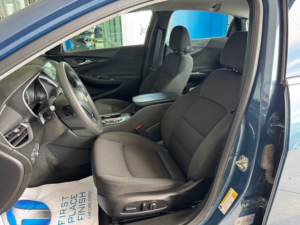 Used 2025 Chevrolet Malibu LT FWD image 16