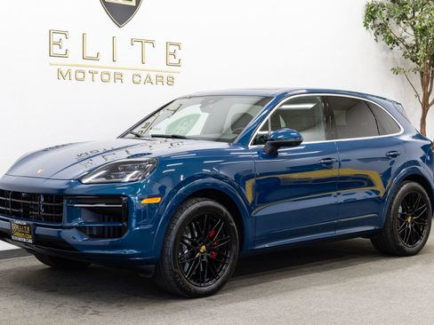 Used 2024 Porsche Cayenne S AWD/4WD image 1