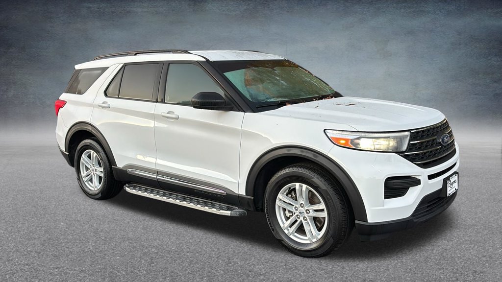 Used 2023 Ford Explorer XLT AWD/4WD image 3