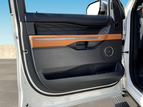 Used 2023 Ford Expedition Platinum AWD/4WD image 19