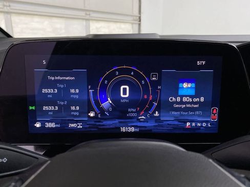 Used 2025 Chevrolet Suburban Z71 image 27