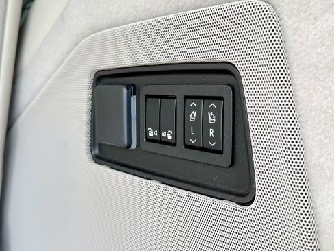 Used 2021 Cadillac Escalade Premium Luxury Platinum image 46