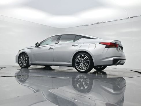 Used 2023 Nissan Altima 2.5 SL FWD image 21