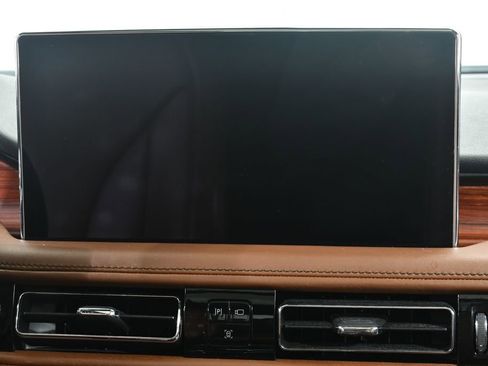 Used 2022 Lincoln Nautilus Reserve w/ Luxury Package AWD/4WD image 9