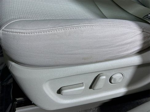 Used 2016 Kia Sedona LX w/ LX Convenience Package image 17