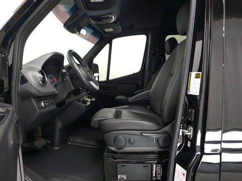 Used 2024 Mercedes-Benz Sprinter 2500 image 7