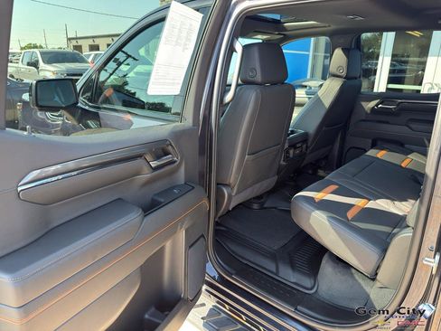 Used 2024 GMC Sierra 1500 AT4 w/ Technology Package image 9