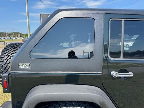 Used 2012 Jeep Wrangler Unlimited Sahara w/ Connectivity Group AWD/4WD image 15